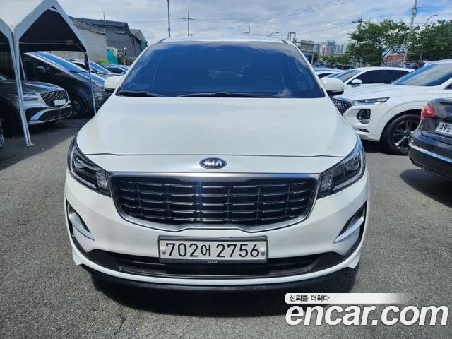 Kia The New Carnival 11