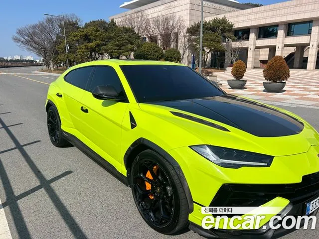 Lamborghini 4.0 V8