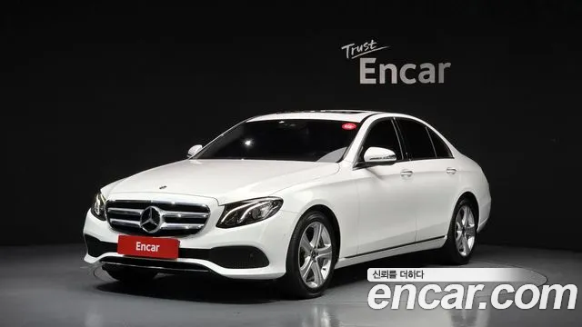 Mercedes-Benz E- W213 E200