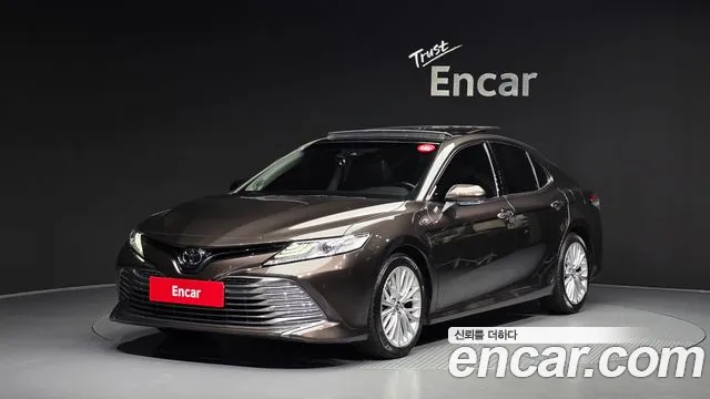Toyota Camry (XV70) 2.5