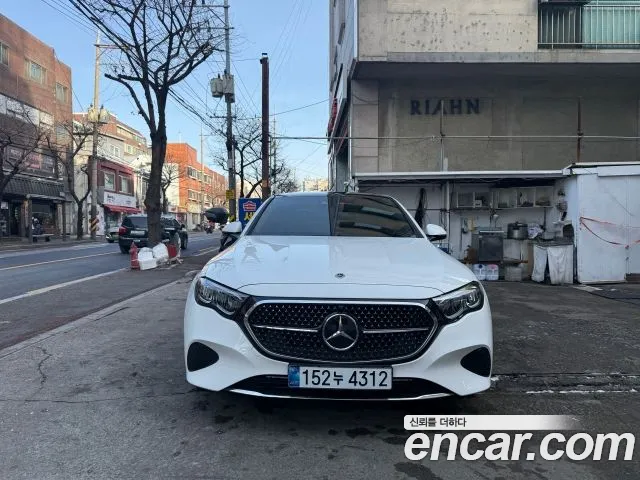 Mercedes-Benz E- W214 E200