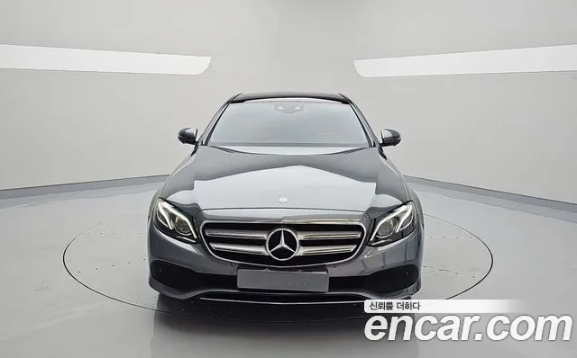 Mercedes-Benz E- W213 E300