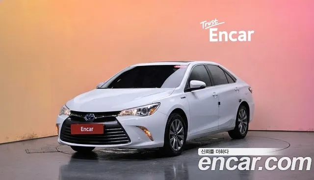 Toyota Camry Hybrid LE