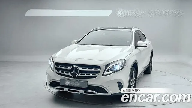 Mercedes-Benz GLA- X156 GLA220 Premium