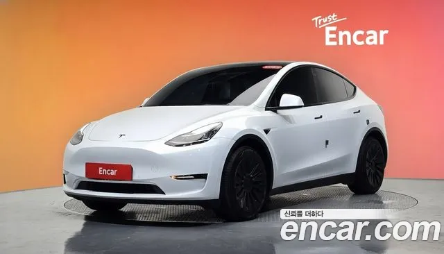 Tesla Y AWD