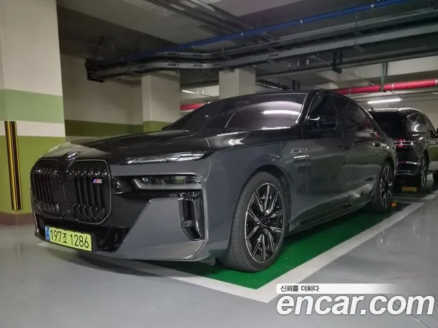 BMW i7 (G70) M70 xDrive M