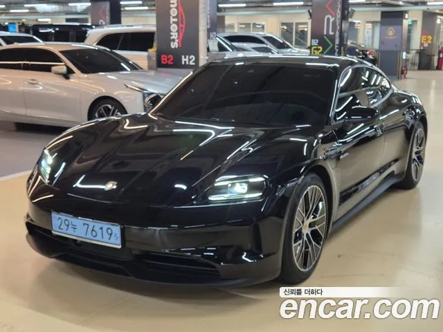 Porsche Taycan 4