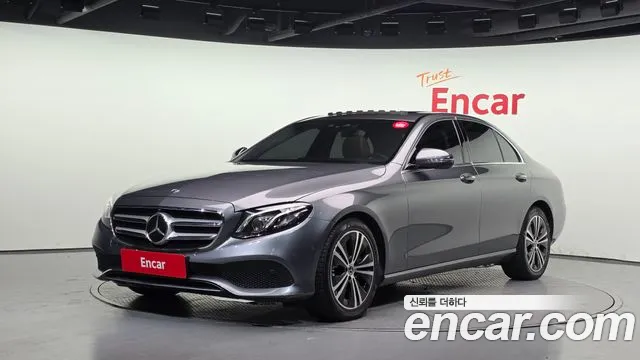 Mercedes-Benz E- W213 E300
