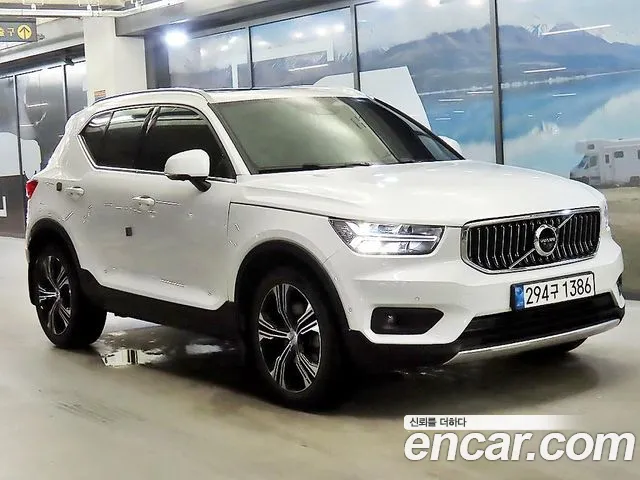 Volvo XC40 B4