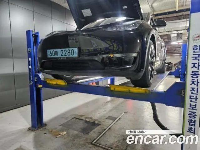 Tesla Y AWD