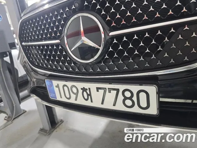 Mercedes-Benz E- W214 E200
