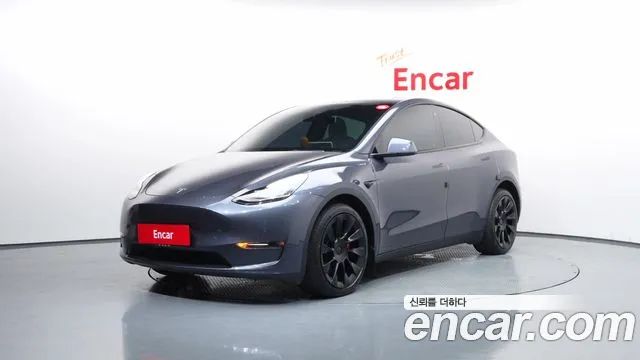 Tesla Y AWD
