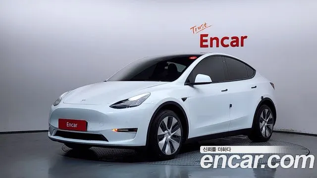 Tesla Y AWD