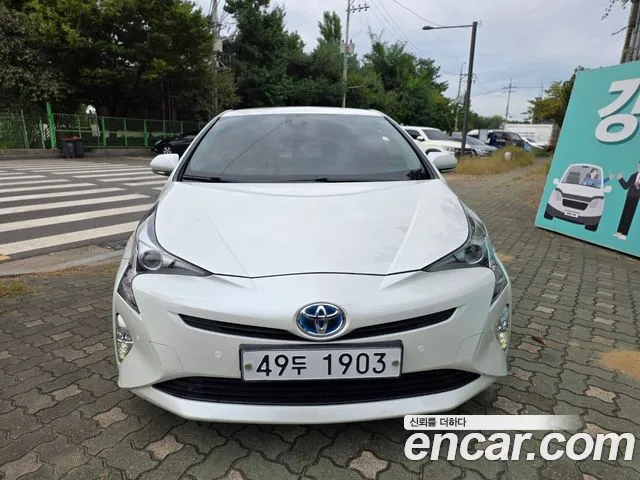 Toyota Prius 4 generation 1.8 E