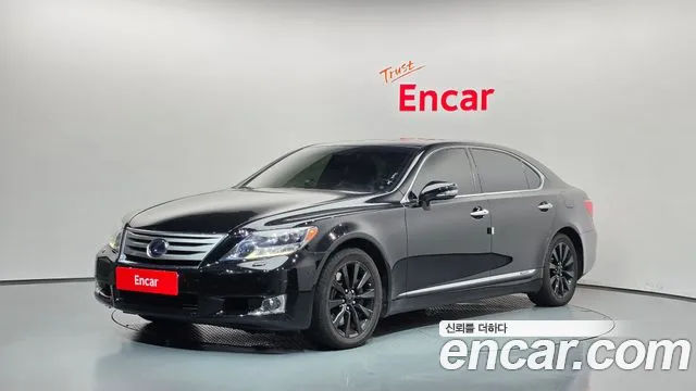 Lexus LS600 hL 5 Ottoman XF40