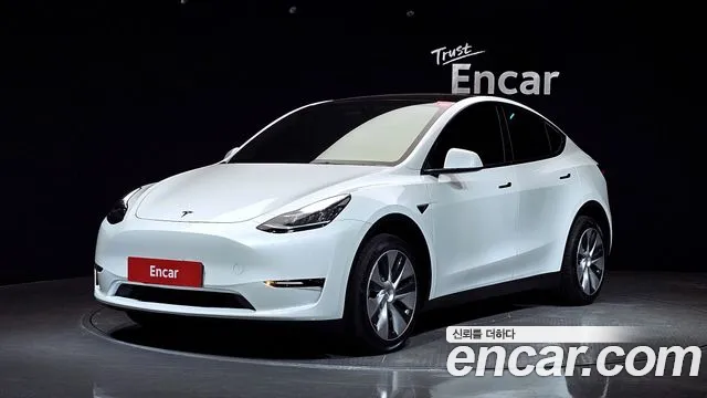 Tesla Y AWD