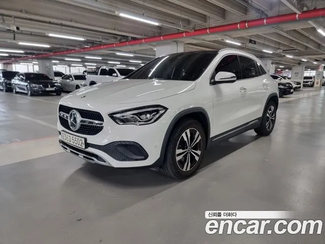 Mercedes-Benz GLA- H247 GLA220