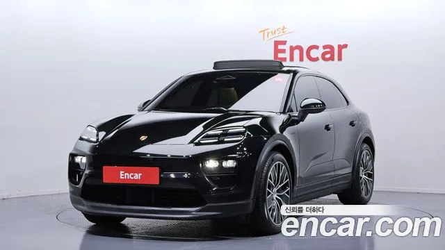 Porsche Macan EV 4
