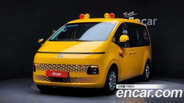 Hyundai Staria 2WD 11