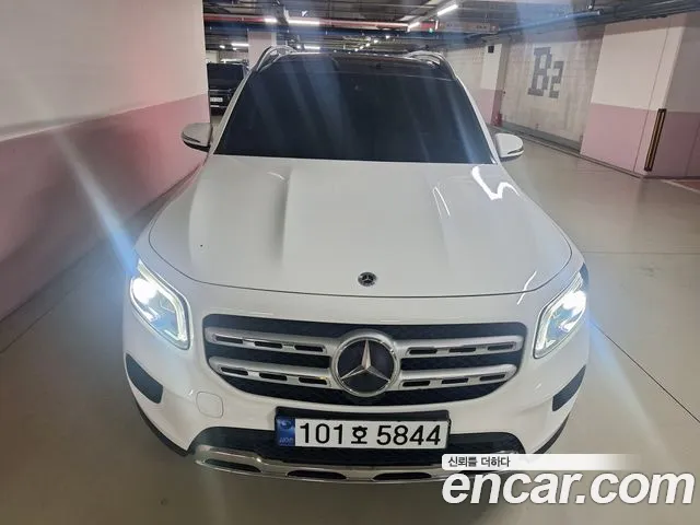 Mercedes-Benz GLB- X247 GLB220