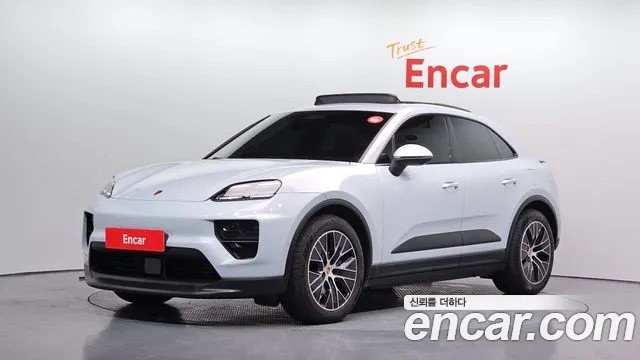 Porsche Macan EV
