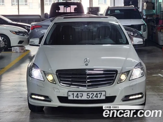 Mercedes-Benz E- W212 E200 CGI