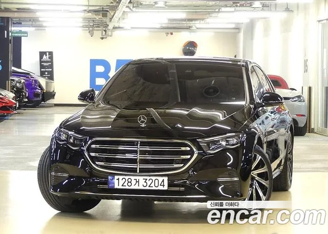 Mercedes-Benz E- W214 E300 4MATIC Exclusive