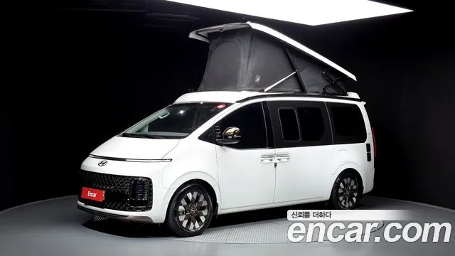 Hyundai Staria 2WD Prestige 4