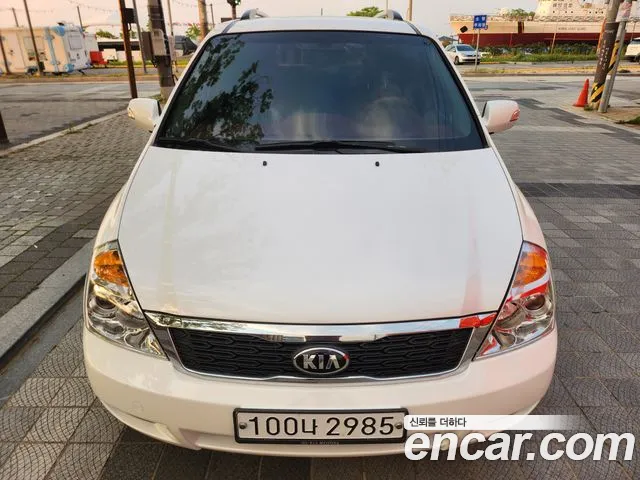 Kia Carnival R Carnival GLX Premium