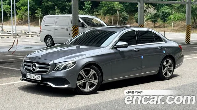 Mercedes-Benz E- W213 E300