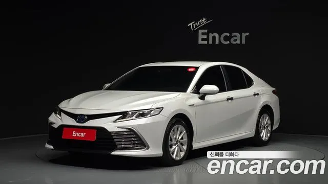 Toyota Camry (XV70) 2.5 LE Hybrid