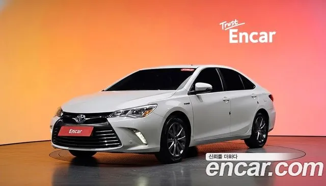 Toyota Camry Hybrid XLE