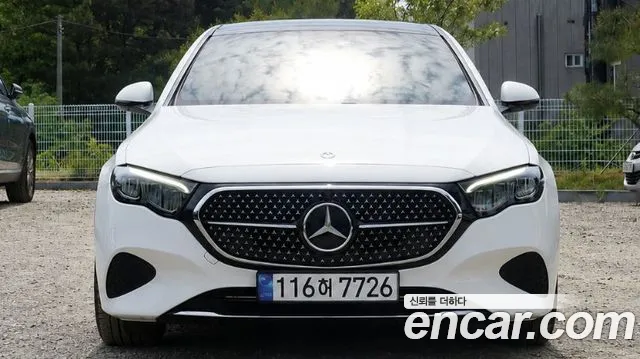 Mercedes-Benz E- W214 E200