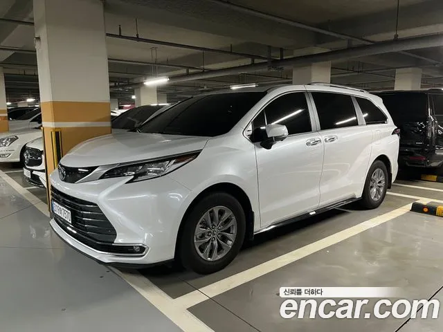 Toyota 4 2.5 Hybrid AWD