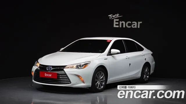 Toyota Camry Hybrid LE