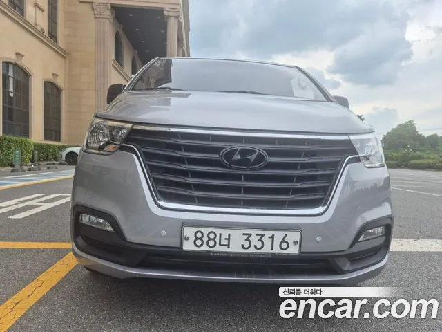 Hyundai The New Grand Starex 3