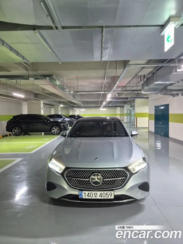Mercedes-Benz E- W214 E200