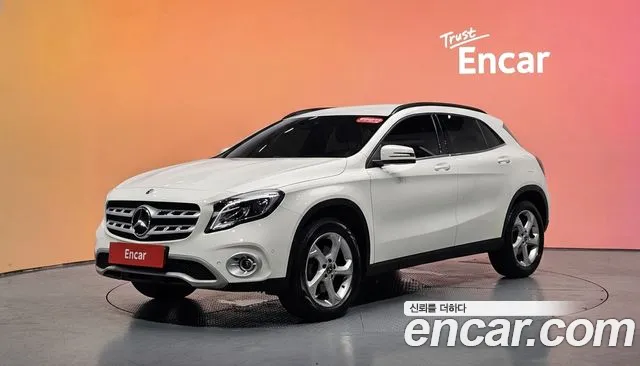 Mercedes-Benz GLA- X156 GLA220