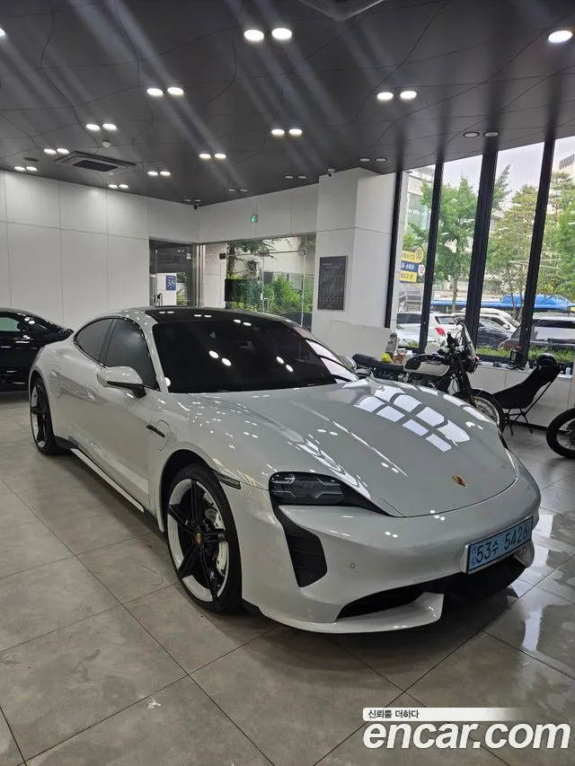 Porsche Taycan Turbo