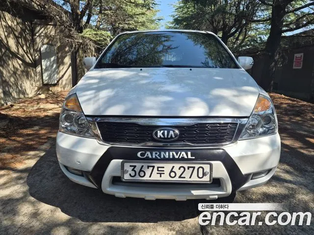 Kia Carnival R Carnival GLX Premium