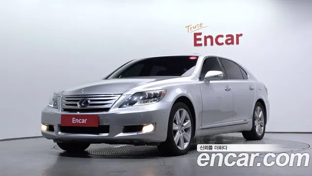 Lexus LS600hL 5 Ottoman XF40