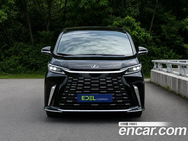 Lexus LM 2 500h
