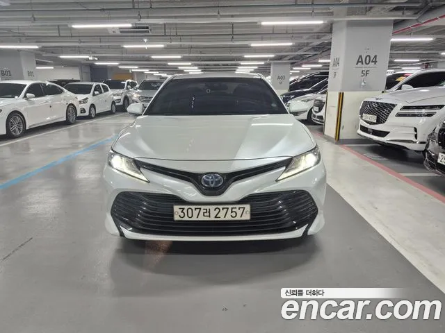 Toyota Camry (XV70) 2.5 LE Hybrid