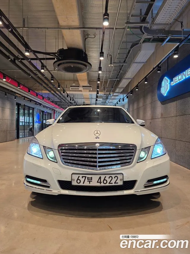 Mercedes-Benz E- W212 E300