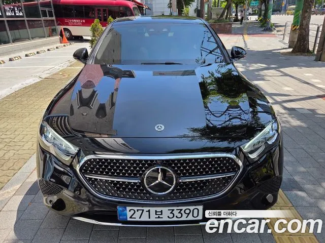 Mercedes-Benz E- W214 E200
