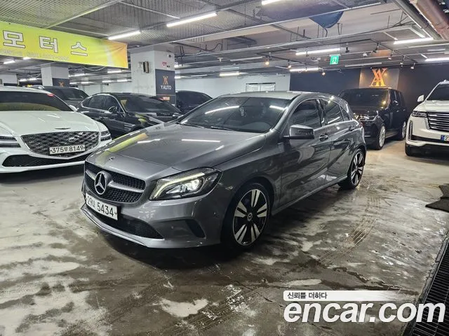 Mercedes-Benz A- W176 A200