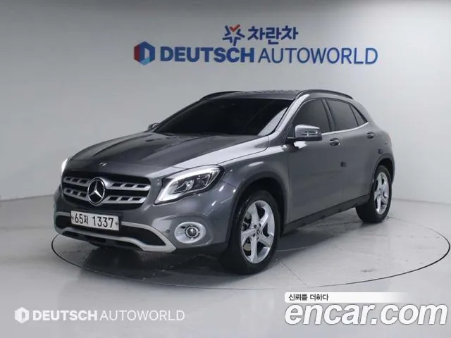 Mercedes-Benz GLA- X156 GLA220