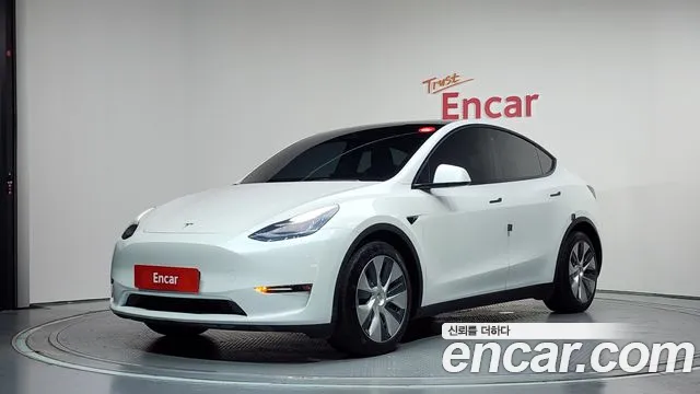 Tesla Y AWD