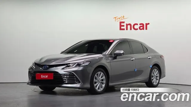 Toyota Camry (XV70) 2.5 LE Hybrid