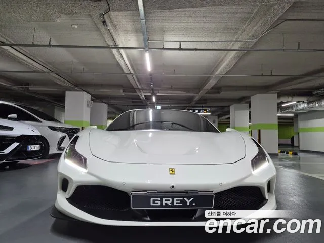 Ferrari F8 3.9 V8